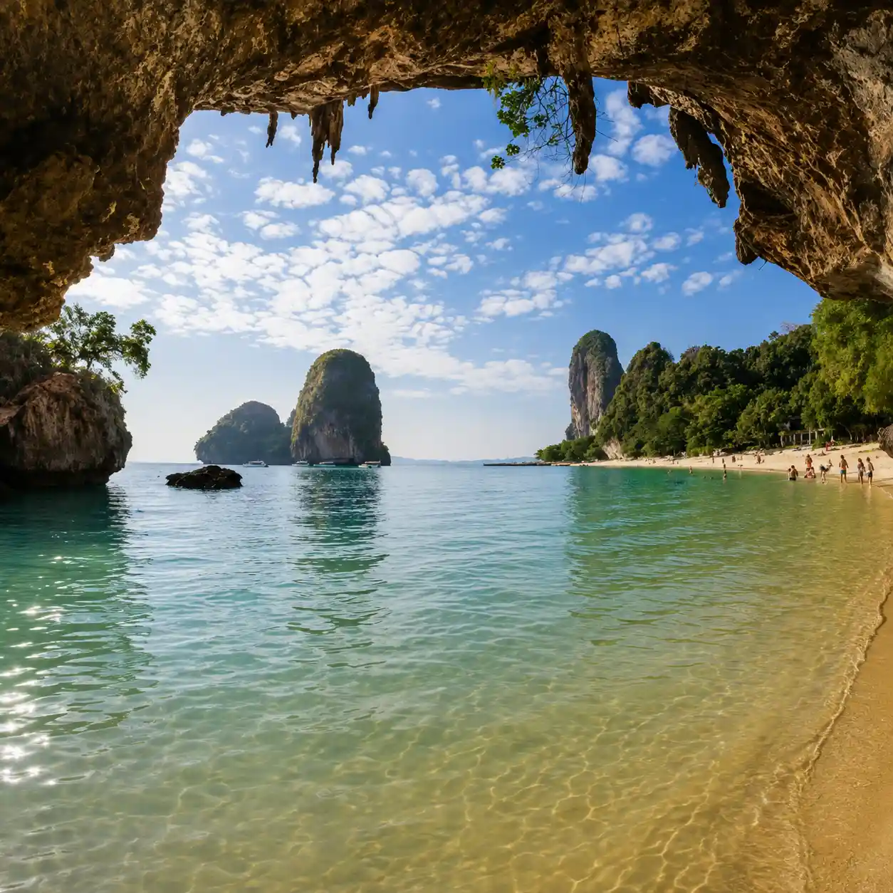 Railay Beach Phra Nang Cave